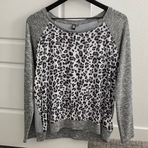 Kut From The Kloth Long Sleeve Lightweight Top- Gray Leopard Print- Size M